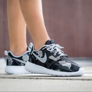 Nike Roshe one JCRD print
